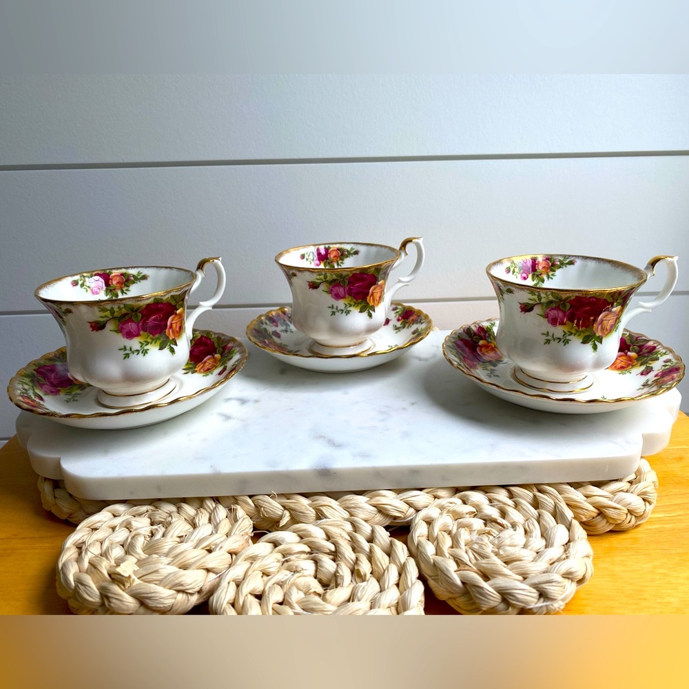 Set Of 3 Royal Albert Old Country Roses Fine
Bone China Tea Cups with Saucers